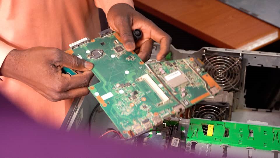 Travaux pratiques de maintenance informatique à l’IAGT